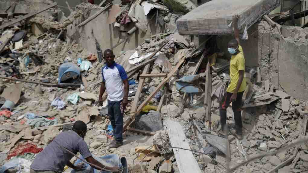 Five died as a building falls in Nigeria’s commercial center