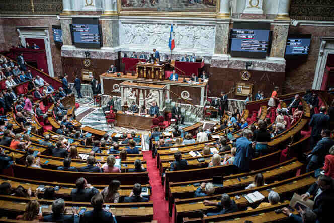 Following an initial government criticism, French MPs accept the vaccine pass legislation.