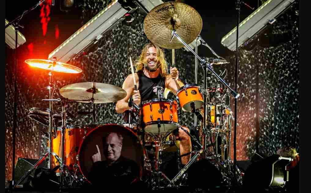 Foo Fighters honor drummer Taylor Hawkins during a moving London show.