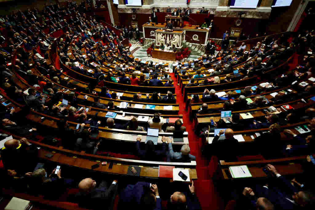 French Senate decides to raise 64 as the retirement age