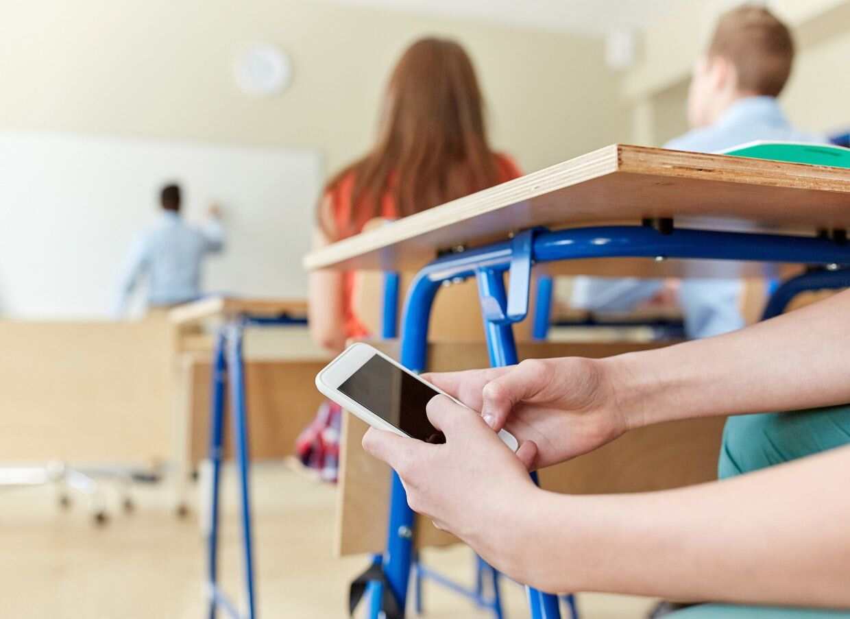 Netherlands to ban mobile phones from classrooms