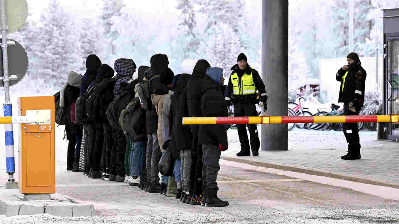 Following tensions regarding asylum seekers, Finland locks its entire border with Russia.