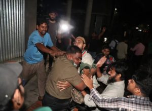 Ansar and students clashed in front of the secretariat, at least 40 injured