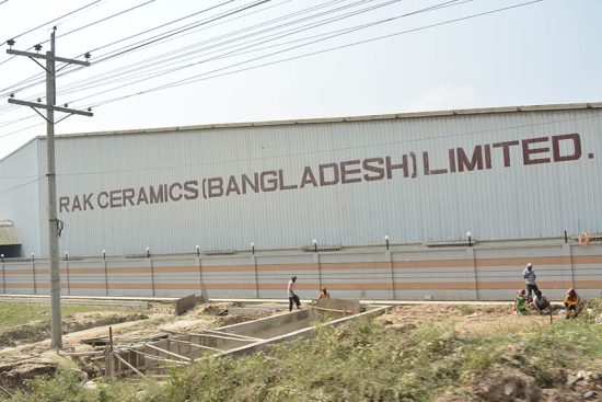 For Unpaid Wages, RAK Ceramic Employees Block the Dhaka-Mymensingh Highway.