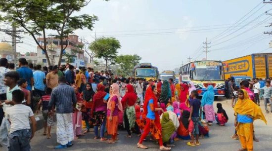 Movement of Garment Workers on Dhaka-Mymensingh Highway in Gazipur, Severe Traffic Jam