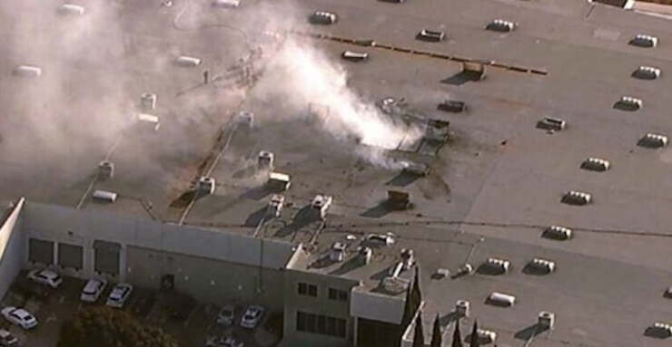 Plane crashes into furniture store in USA, 2 killed