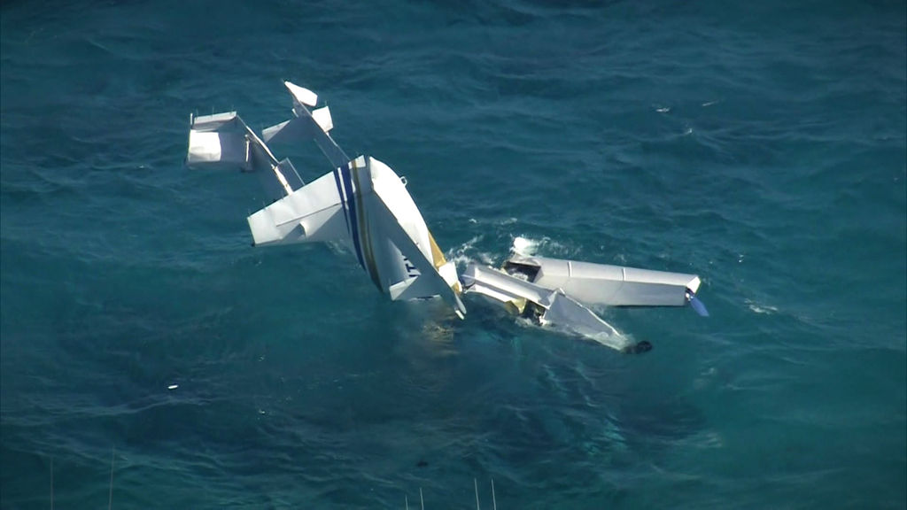 Plane crashed into sea in Australia, two tourists and pilot killed