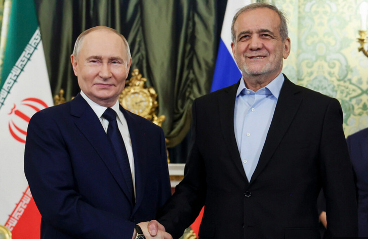 Russia and Iran Sign 20-Year Defense Agreement