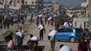 Desperate Gazans Storm World Food Programmer Warehouse Amid Growing Hunger Crisis