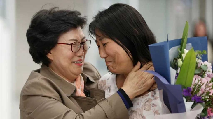 Korean Mother Reunites with Lost Daughter After 44 Years, Sues Government Korean Mother Reunites with Lost Daughter After 44 Years, Sues Government