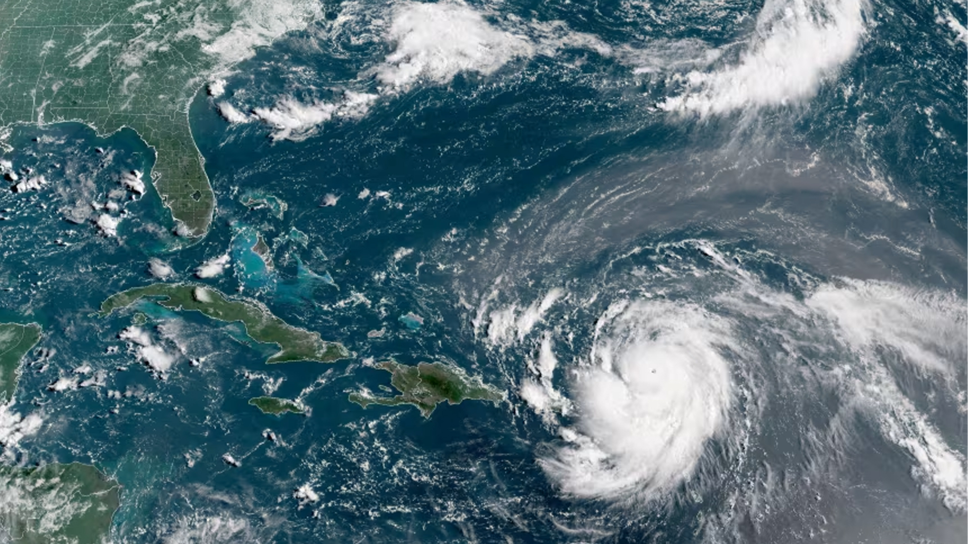Hurricane Erin Intensifies to Category-5, Winds Reach 260 km/h Hurricane Erin Intensifies to Category-5, Winds Reach 260 km/h