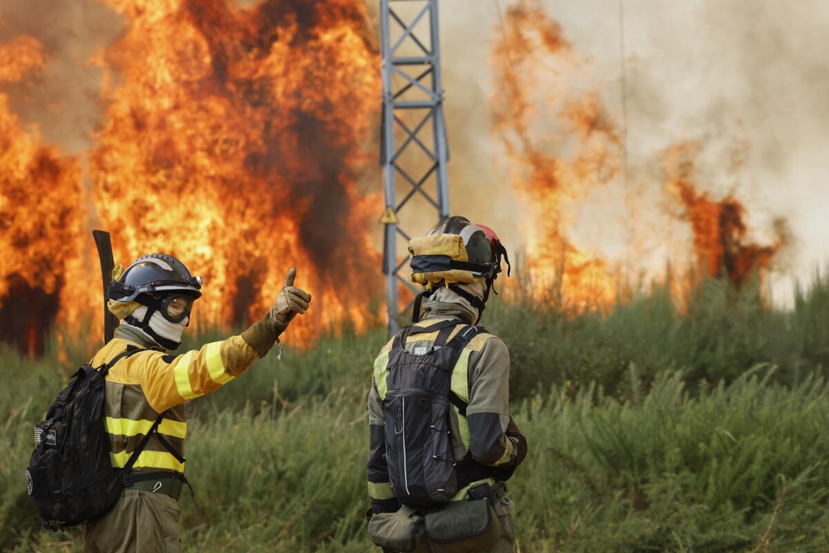 Spain Deploys 500 More Soldiers to Combat Wildfires
