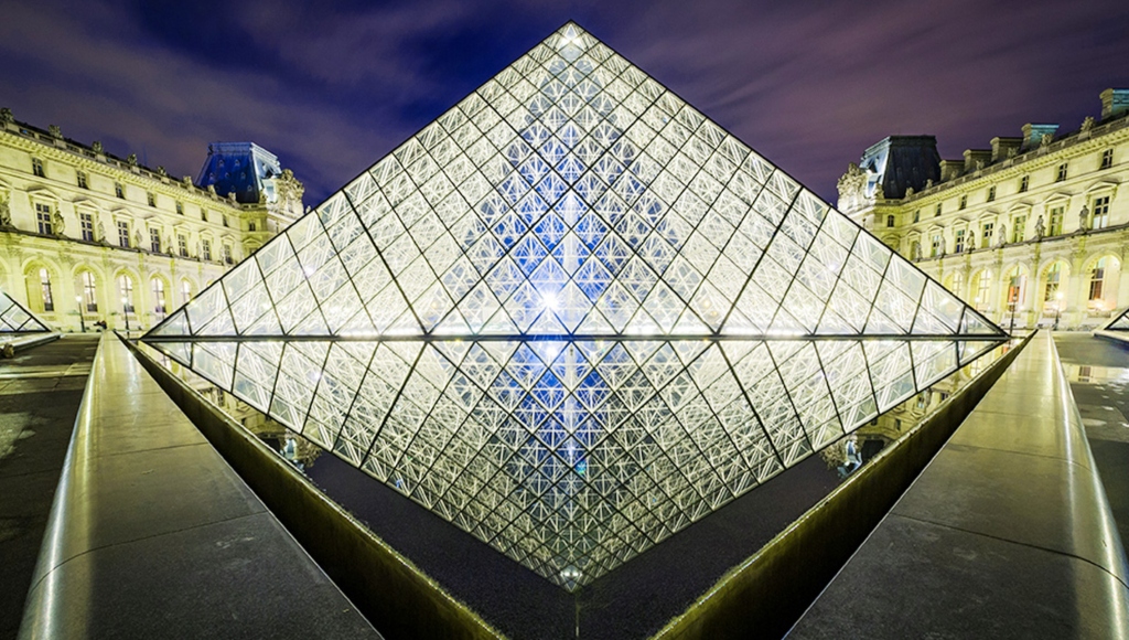Priceless Jewels Stolen from France’s Louvre Museum Priceless Jewels Stolen from France’s Louvre Museum